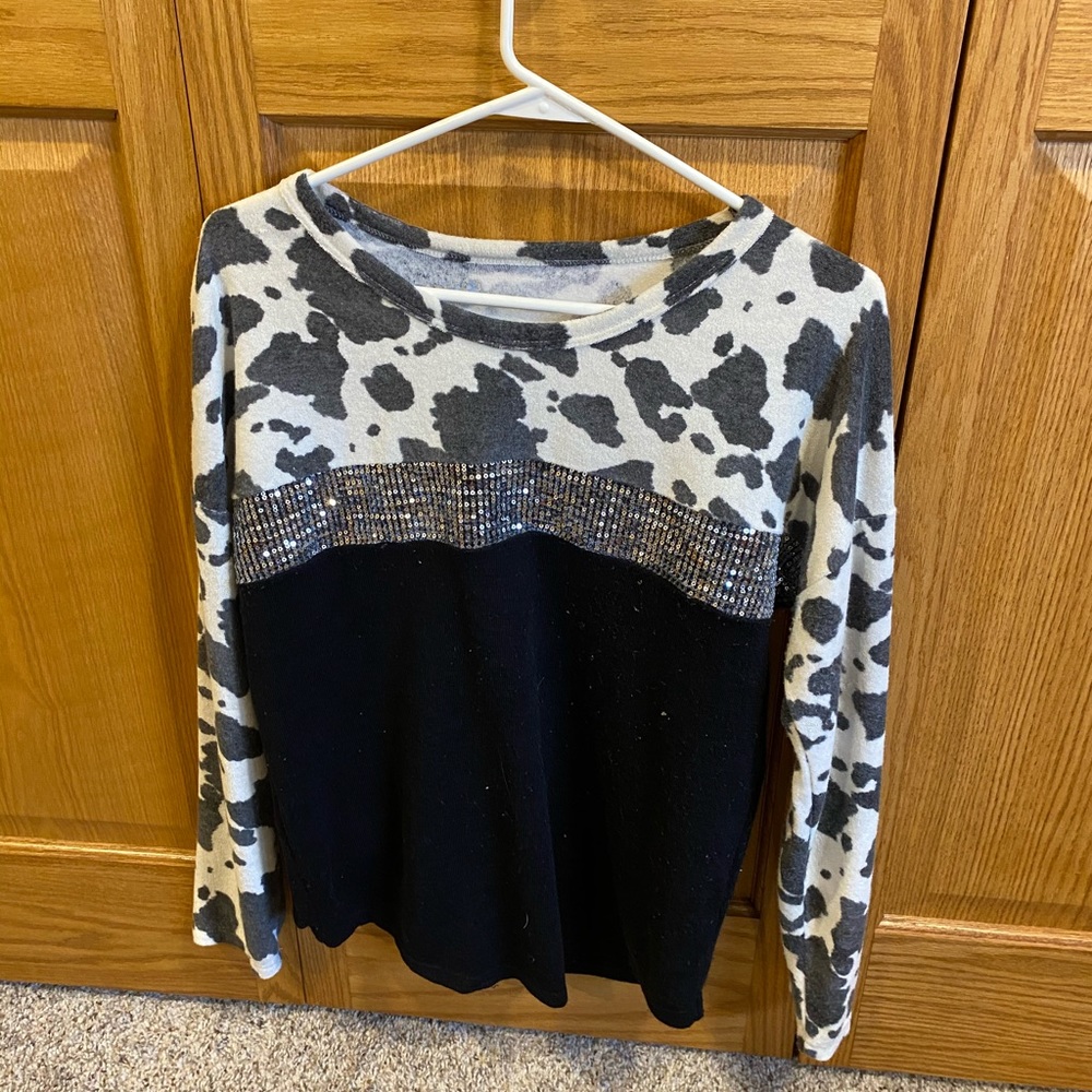 Women’s cattle print sweater top